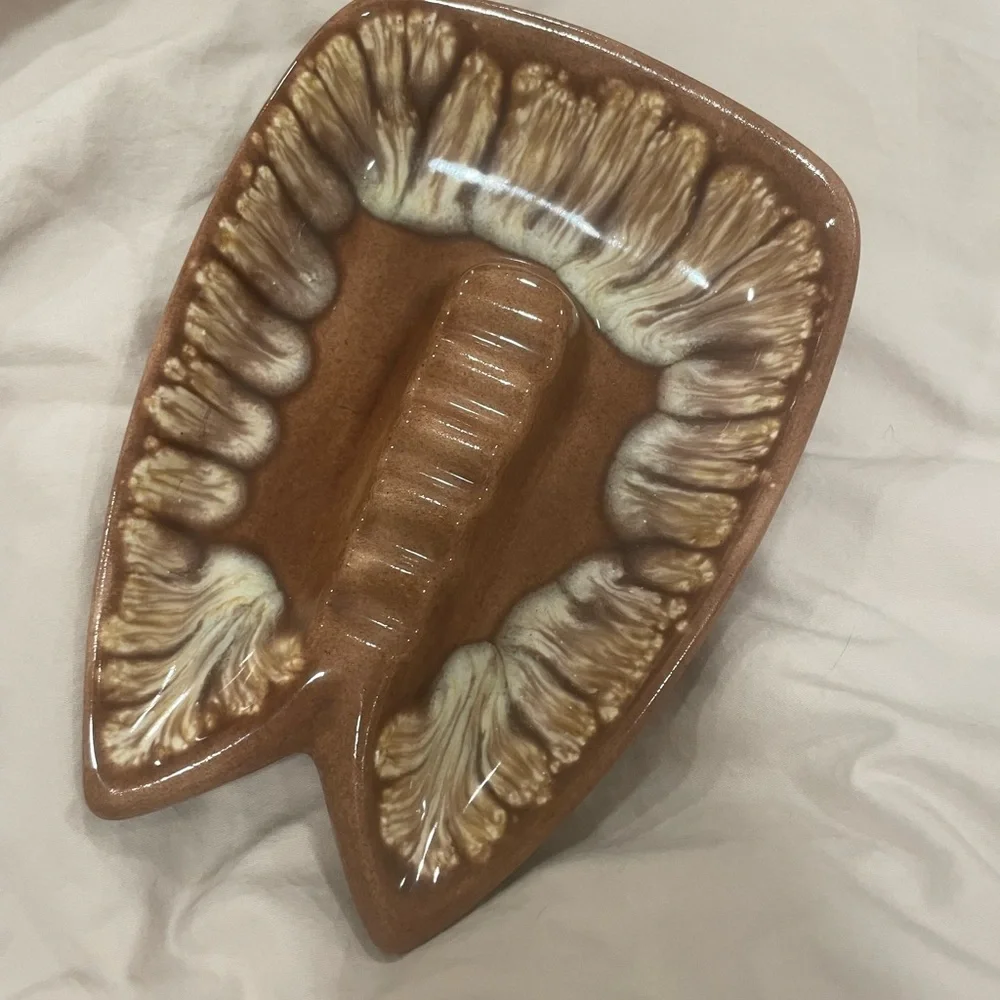 Vintage MCM drip style Pottery Leaf-Shaped Ceramic Ashtray circa 1960s signed - Picture 2 of 7